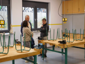 Gäste der Partnergemeinde Argenbühl in Radeburg 04/2024 - Führung durch die Oberschule Radeburg