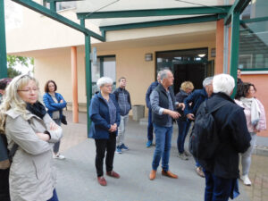 Gäste der Partnergemeinde Argenbühl in Radeburg 04/2024 - Führung durch die Oberschule Radeburg