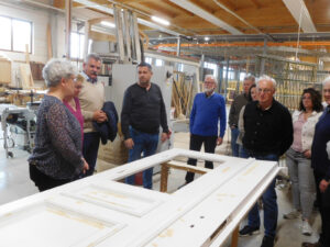 Gäste der Partnergemeinde Argenbühl in Radeburg 04/2024 - Besuch der Tischlerei Zeidler