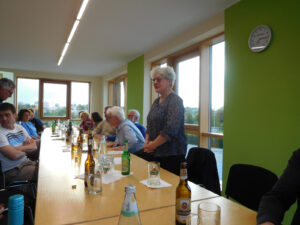 Gäste der Partnergemeinde Argenbühl in Radeburg 04/2024 - Abendessen und Erfahrungsaustausch der Vereine in der Tischlerei Zeidler