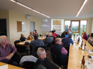 Gäste der Partnergemeinde Argenbühl in Radeburg 04/2024 - Abendessen und Erfahrungsaustausch der Vereine in der Tischlerei Zeidler