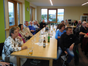 Gäste der Partnergemeinde Argenbühl in Radeburg 04/2024 - Abendessen und Erfahrungsaustausch der Vereine in der Tischlerei Zeidler
