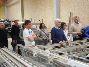 Gäste der Partnergemeinde Argenbühl in Radeburg 04/2024 - Besuch der Tischlerei Zeidler