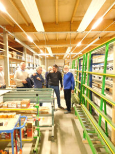Gäste der Partnergemeinde Argenbühl in Radeburg 04/2024 - Besuch der Tischlerei Zeidler