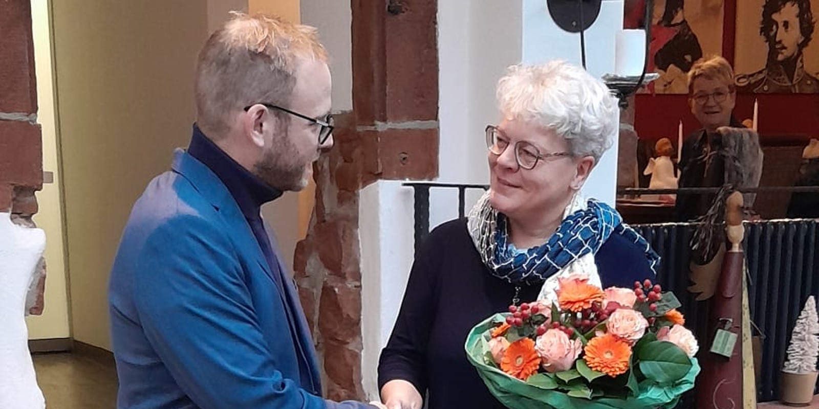 Radeburger Delegation in Edenkoben 11/2024 – Bürgermeisterin Michaela Ritter gratuliert Stadtbürgermeister Daniel Poth zum Amtsantritt